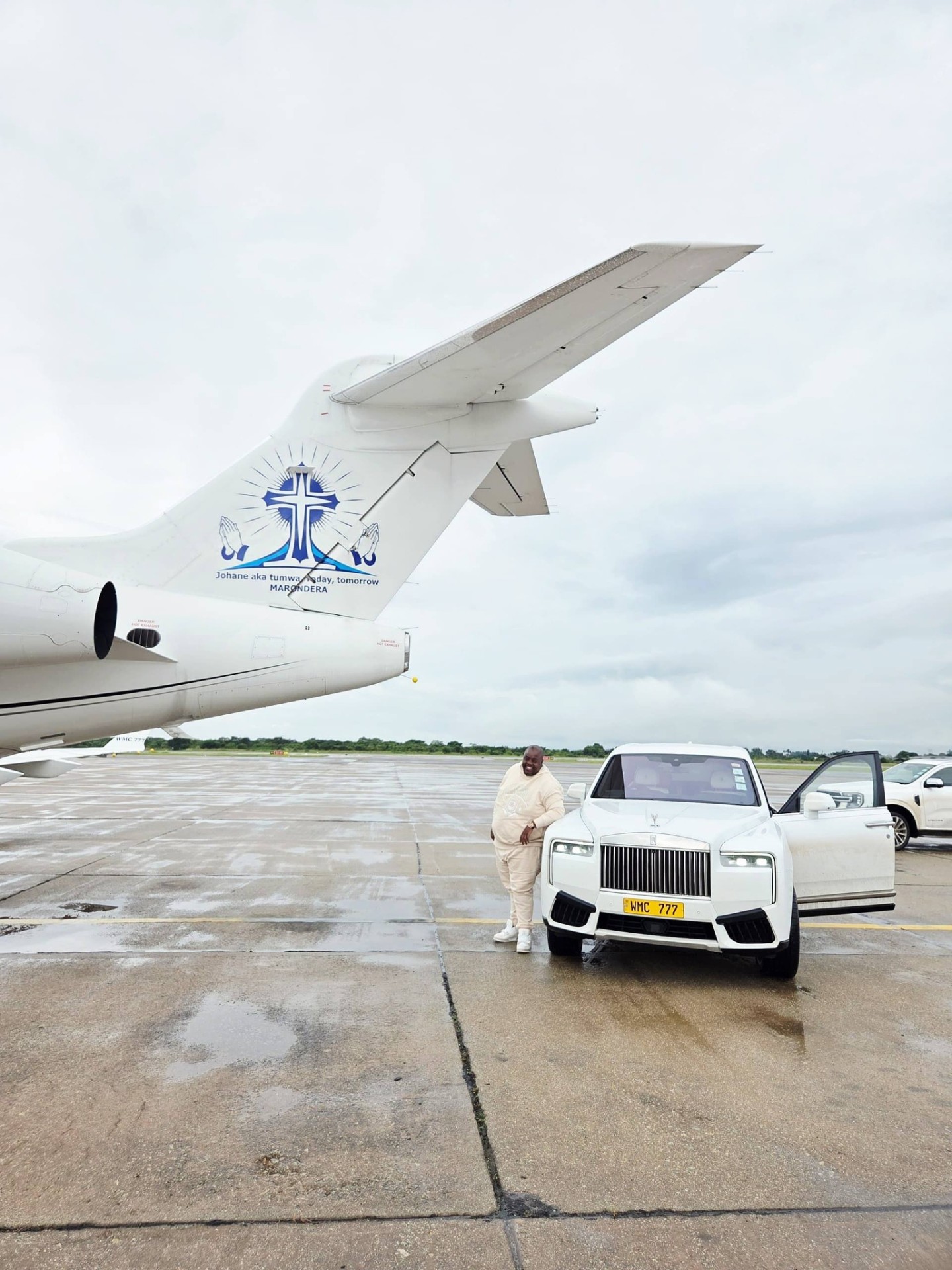 Private jet & Rolls-Royce Cullinan · WMC 777